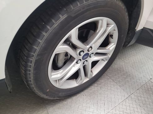 Used 2017 Ford Edge Titanium w/ Technology Package FWD image 31