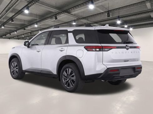 Used 2024 Nissan Pathfinder SV FWD image 3