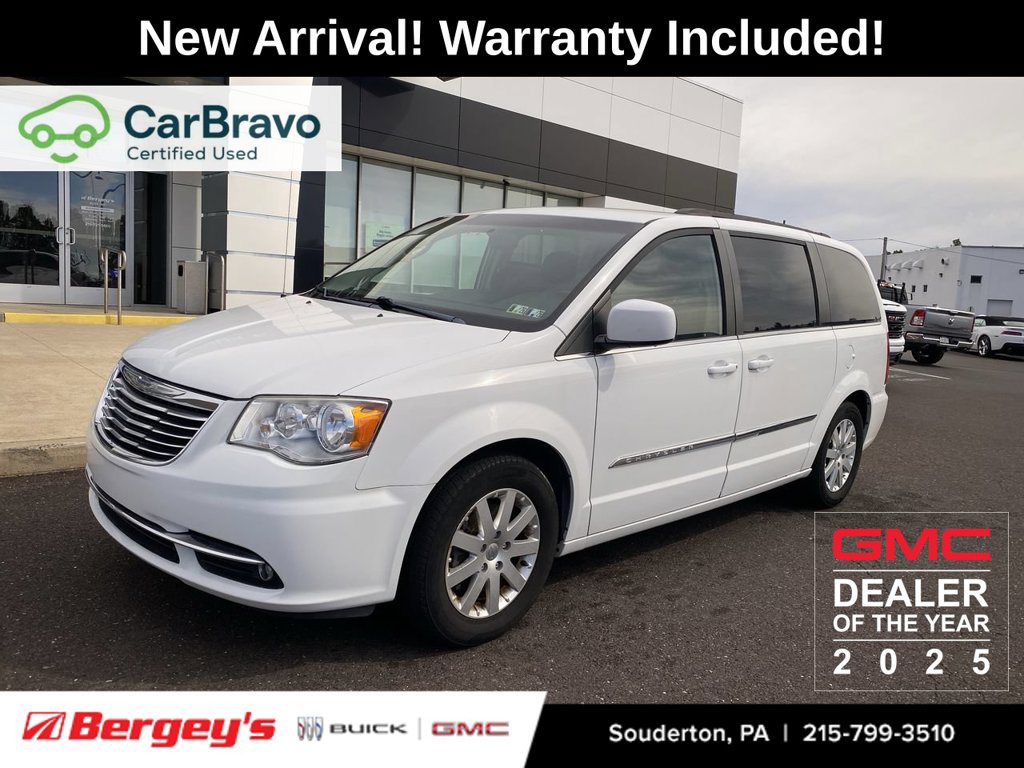 Used 2016 Chrysler Town & Country Touring FWD image 1