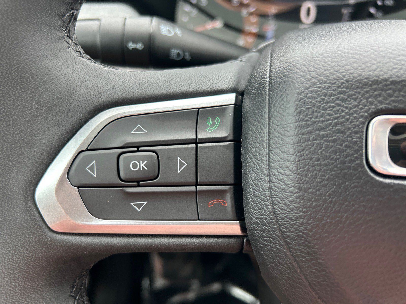 Used 2023 Jeep Compass Latitude w/ Sun and Sound Group AWD/4WD image 24