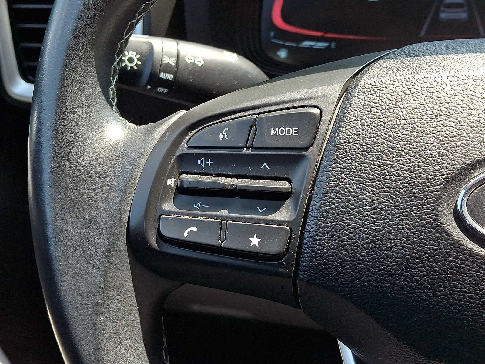 Used 2024 Hyundai Venue SEL FWD image 22