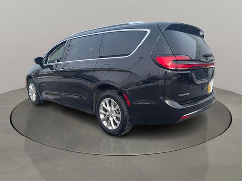 Used 2021 Chrysler Pacifica Touring-L w/ Uconnect Theater Family Group image 5