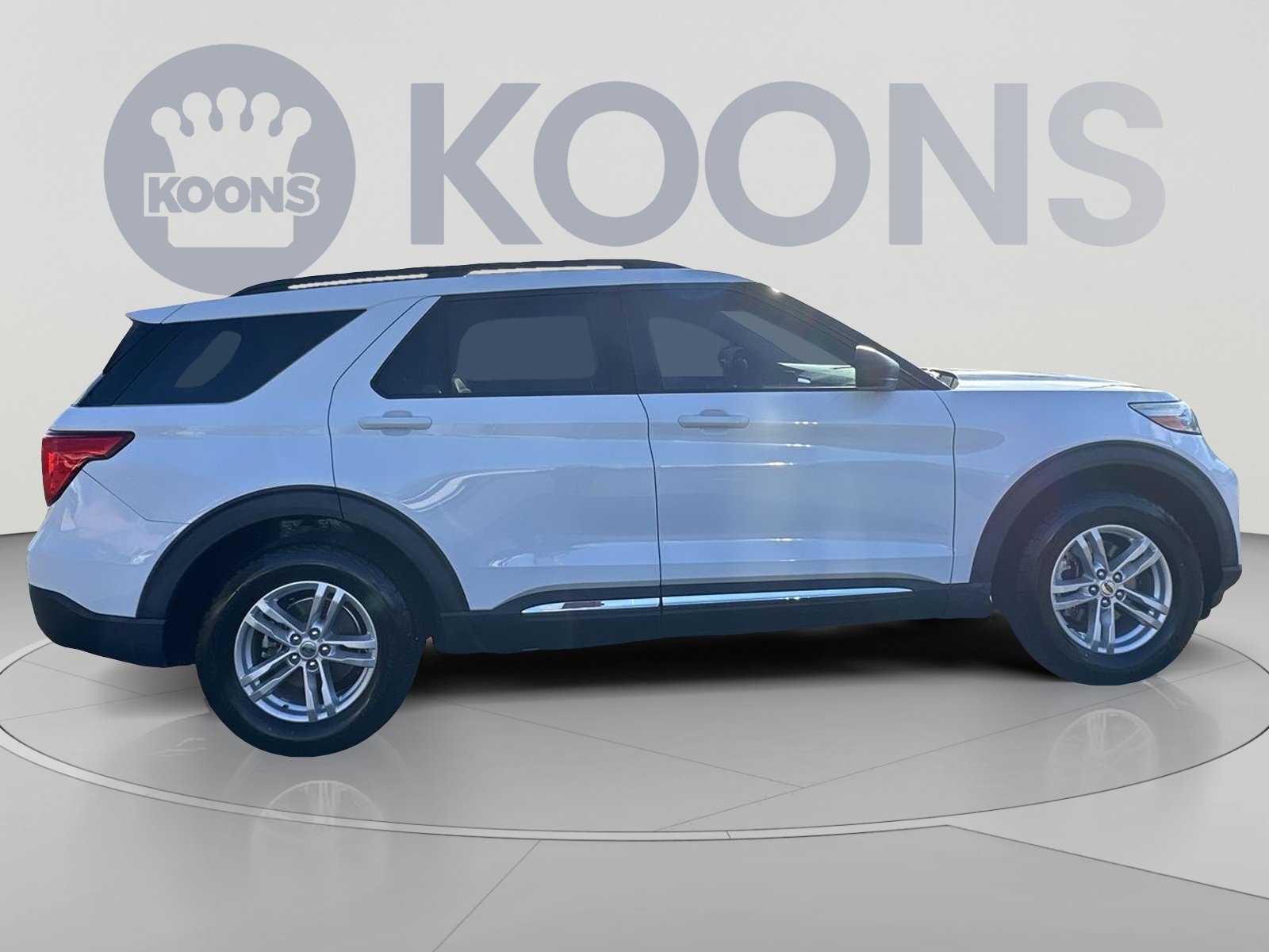 Used 2020 Ford Explorer XLT w/ Equipment Group 202A AWD/4WD image 12