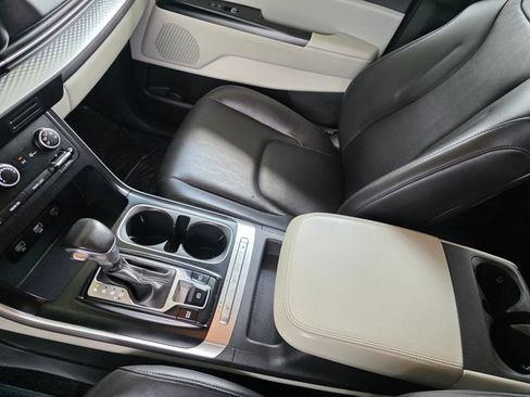 Used 2022 Kia Carnival LX FWD image 30
