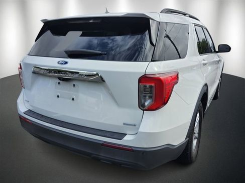Used 2020 Ford Explorer XLT image 4