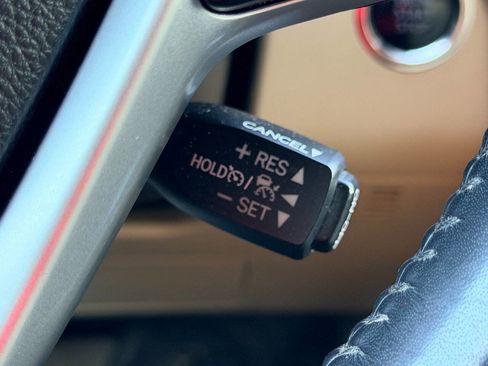 Used 2018 Toyota Highlander XLE AWD/4WD image 41