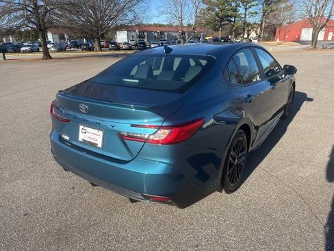 Used 2025 Toyota Camry SE image 5