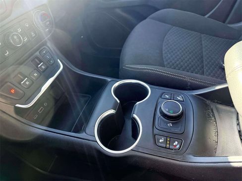 Used 2018 GMC Terrain SLE w/ Driver Convenience Package image 24