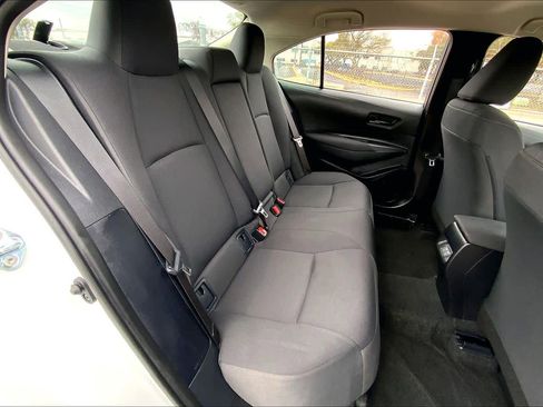 Used 2025 Toyota Corolla LE image 18