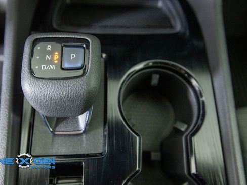 Used 2022 Nissan Rogue SV FWD image 19