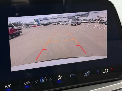 New 2026 Chevrolet Traverse LT image 16