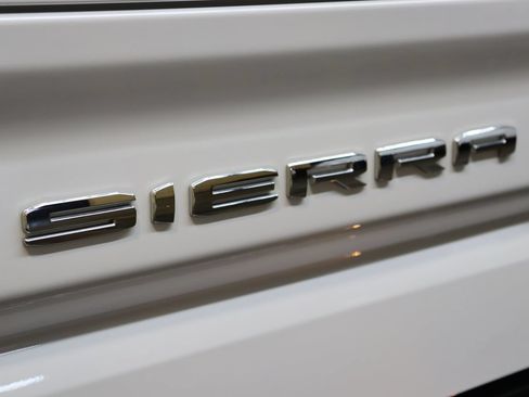 Used 2022 GMC Sierra 1500 SLT w/ SLT Premium Plus Package AWD/4WD image 29