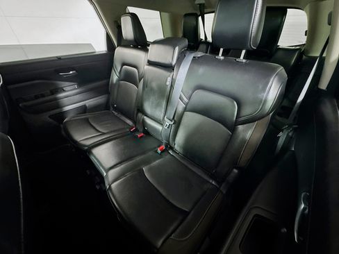 Used 2024 Nissan Pathfinder SL w/ Black Appearance Package AWD/4WD image 22
