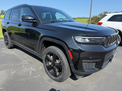 Used 2023 Jeep Grand Cherokee L Laredo AWD/4WD image 2