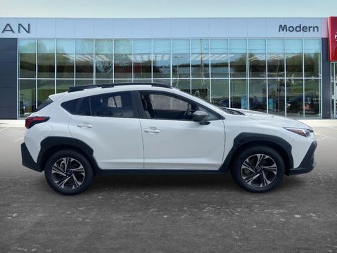 Used 2024 Subaru Crosstrek 2.0i Premium w/ Crosstrek Mirror Package AWD/4WD image 4