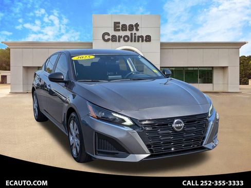 Used 2025 Nissan Altima 2.5 S FWD image 1