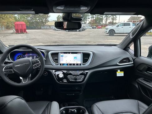 New 2026 Chrysler Pacifica Select image 23