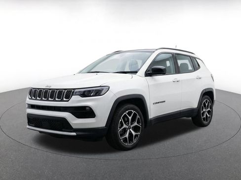 Used 2025 Jeep Compass Limited AWD/4WD image 3