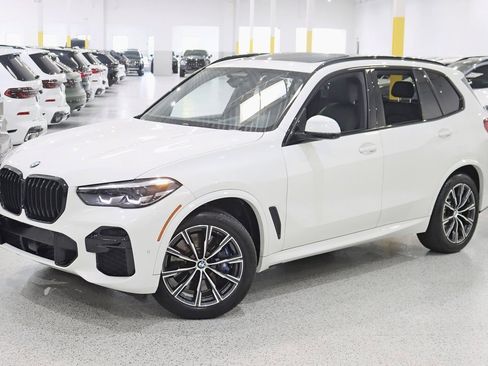Used 2022 BMW X5 M50i image 7
