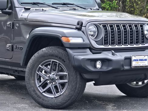 Used 2025 Jeep Wrangler Unlimited Sport AWD/4WD image 3