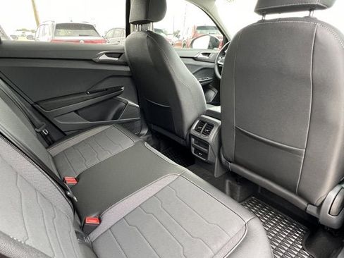 New 2025 Volkswagen Taos SE image 36