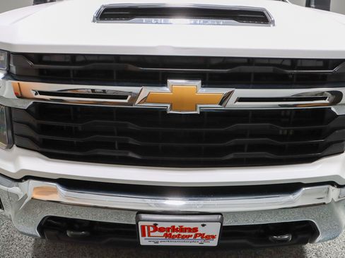 Used 2024 Chevrolet Silverado 2500 LT w/ Convenience Package AWD/4WD image 4