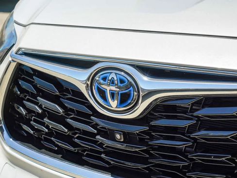 Used 2023 Toyota Highlander Platinum AWD/4WD image 3