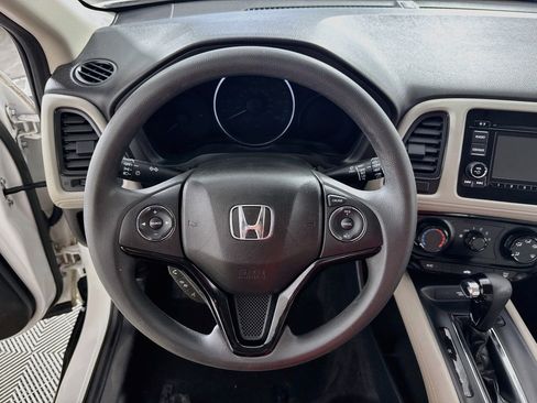 Used 2016 Honda HR-V LX image 11