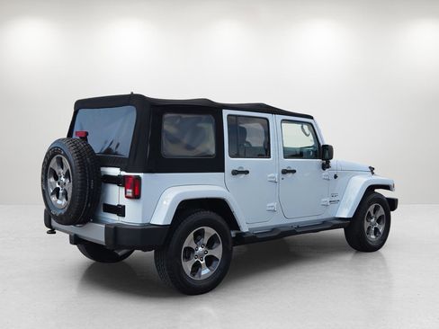 Used 2017 Jeep Wrangler Unlimited Sahara w/ Connectivity Group image 6
