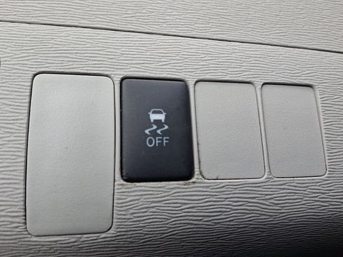 Used 2011 Toyota Sienna SE image 24