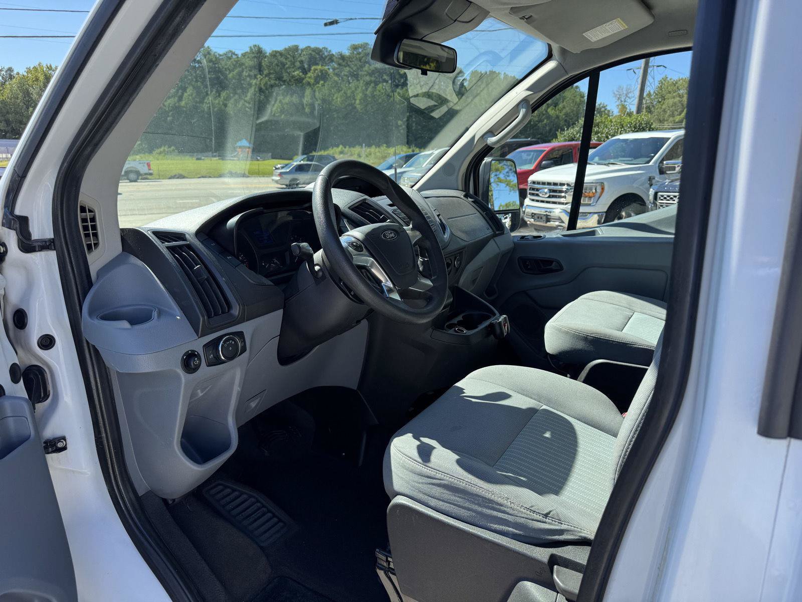 Used 2017 Ford Transit 350 XLT RWD image 2