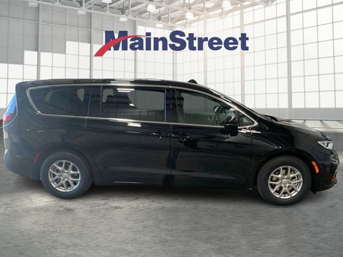 New 2026 Chrysler Pacifica Select image 6