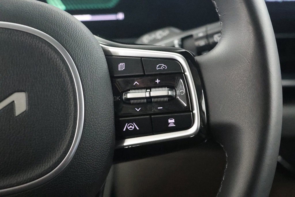 Used 2026 Kia Carnival FWD image 22
