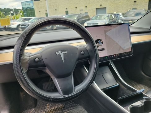Used 2020 Tesla Model 3 Standard Range Plus RWD image 2