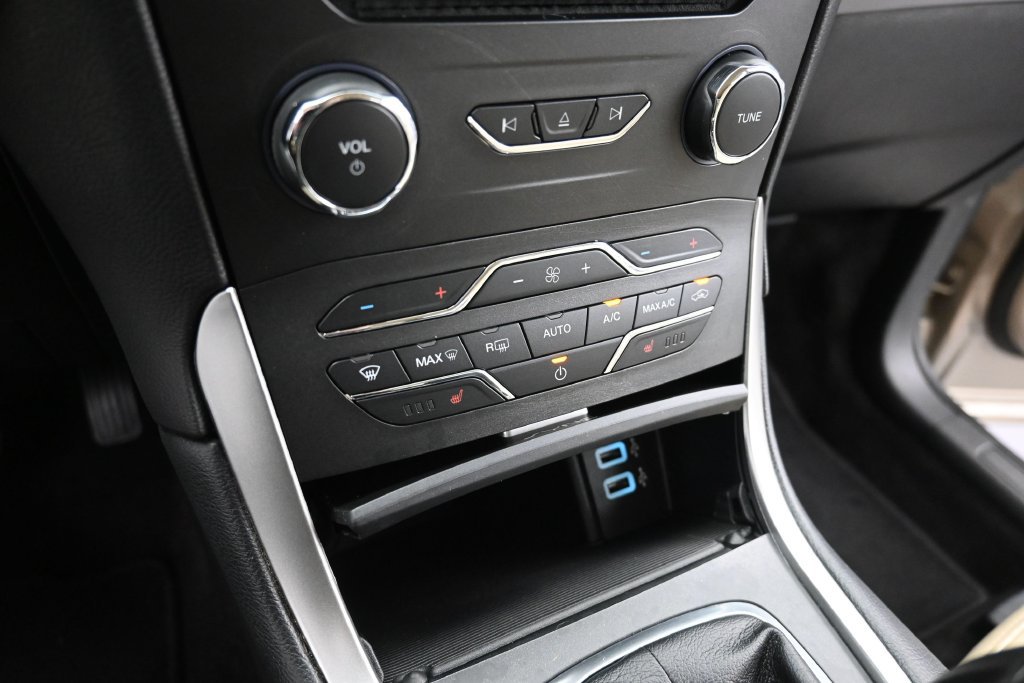 Used 2017 Ford Edge SEL w/ Equipment Group 201A FWD image 25