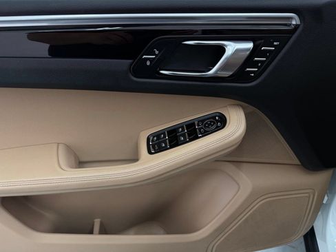 Used 2019 Porsche Macan AWD/4WD image 11