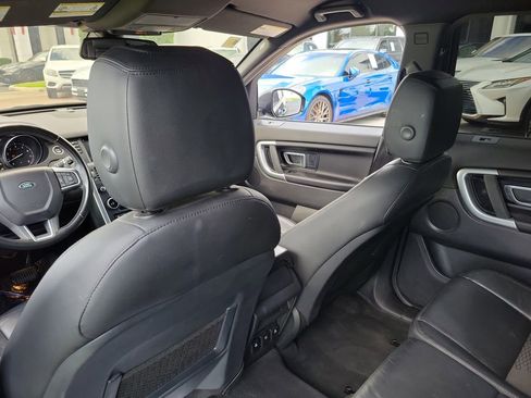 Used 2018 Land Rover Discovery Sport SE image 15