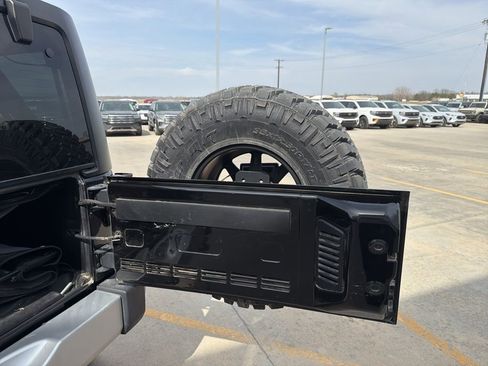 Used 2015 Jeep Wrangler Unlimited Sahara w/ Connectivity Group image 20