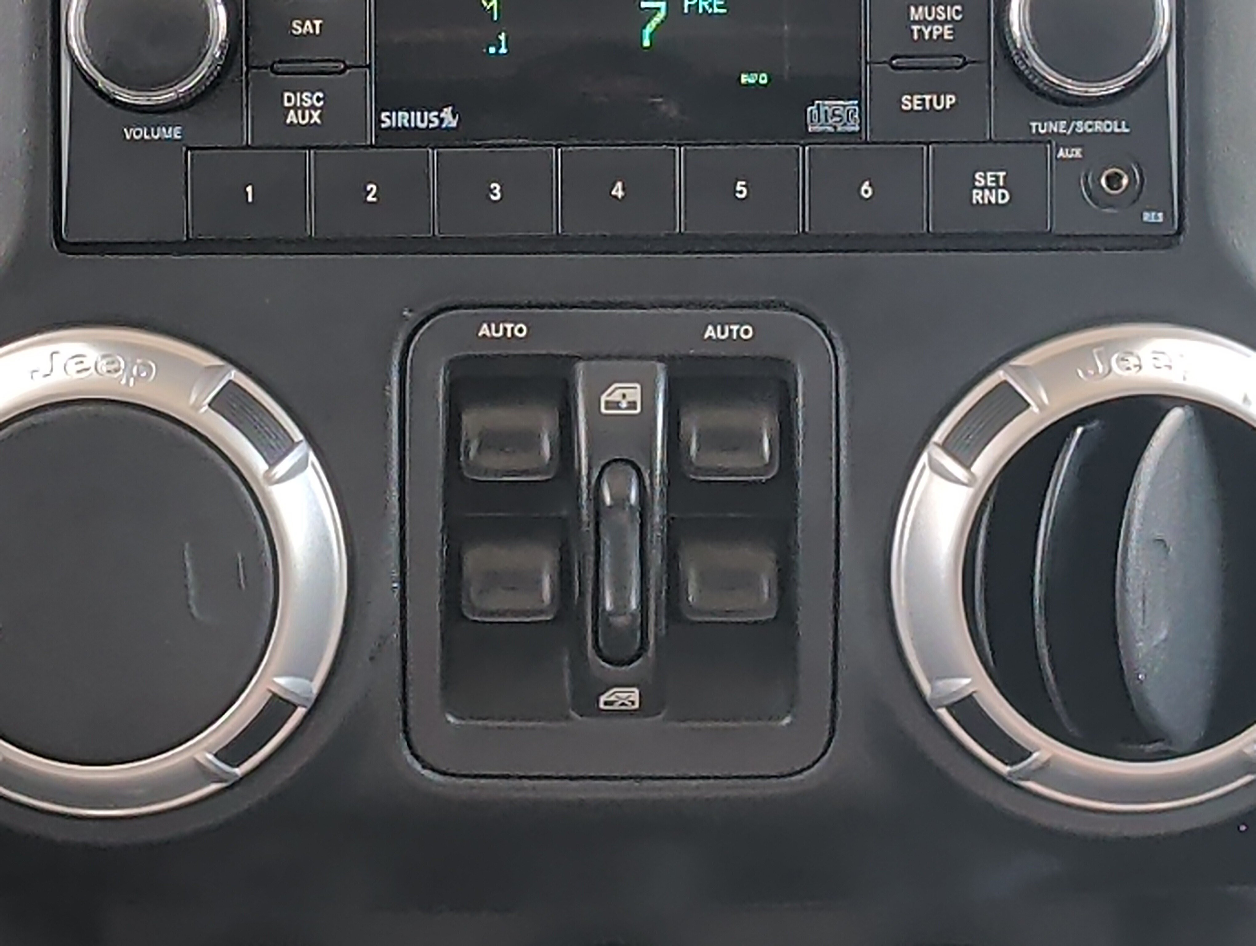Used 2012 Jeep Wrangler Unlimited Sahara w/ Dual Top Group AWD/4WD image 23