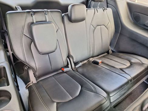 Used 2025 Chrysler Pacifica Select w/ Uconnect Theater Family Group AWD/4WD image 30
