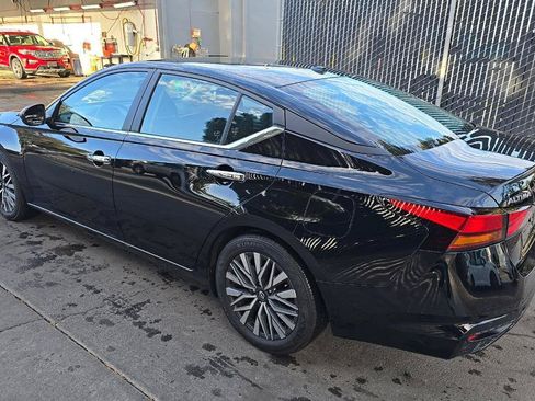 Used 2025 Nissan Altima 2.5 SV FWD image 6