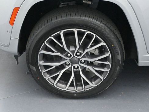 Used 2023 Jeep Grand Cherokee L Summit AWD/4WD image 35
