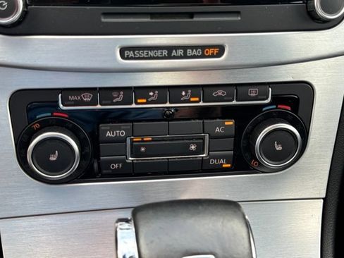Used 2011 Volkswagen CC Lux FWD image 38