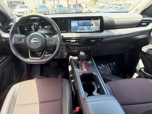 Certified 2025 Nissan Kicks SR FWD image 13