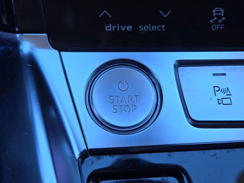 Used 2019 Audi e-tron Premium Plus image 28