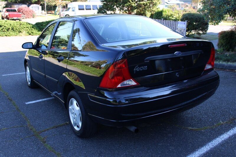 Used 2002 Ford Focus LX FWD image 4