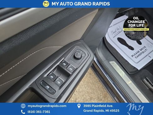 Used 2023 Volkswagen Atlas SEL image 11