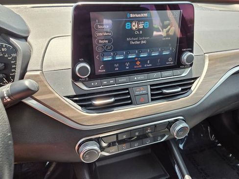 Used 2024 Nissan Altima 2.5 SV FWD image 22