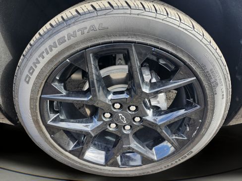 Used 2025 Chevrolet Traverse RS AWD/4WD image 36
