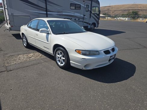 Used 2002 Pontiac Grand Prix SE w/ Widetrack Smart Pkg FWD image 1